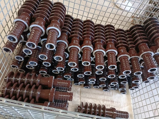 Καφετής βερνικωμένος cOem διαθέσιμο 25.8kV δακτυλίων πορσελάνης υψηλής τάσης ΓΑΙΔΑΡΩΝ πετρελαίου